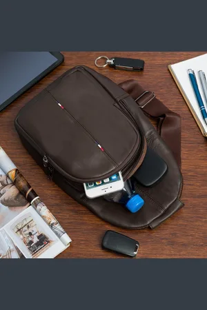 Beltimore Saszetka nerka przez ramię crossbody męska modna torba dwukomorowa skóra naturalna brązowa F01