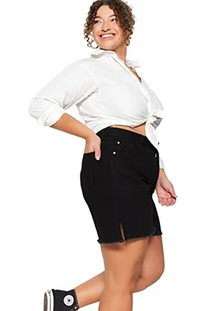 Trendyol Damskie szorty plus size i bermudy - czarna normalna talia, , 42-Du?e Rozmiary
