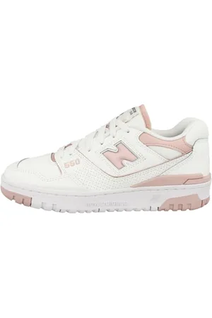 New Balance Sneakersy 550 mają cholewkę ze skóry, tkaniny syntetycznej i siatki, która zapewnia trwałość i sportowy wygląd. Gumowa podeszwa zapewnia przyczepność i trwałość. Materiał: tkanina i PE