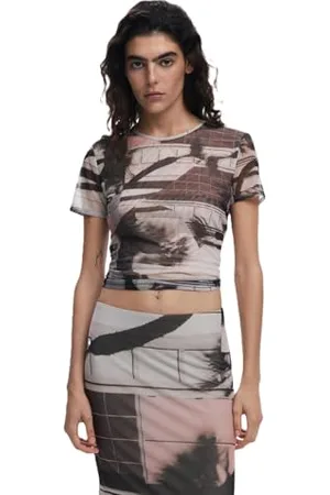 Desigual , L