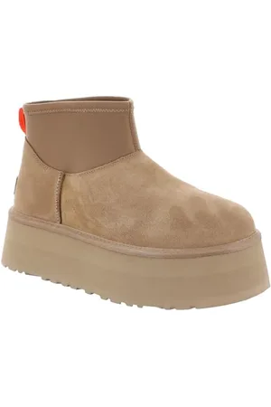 UGG , 9 US