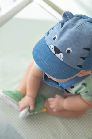 MAYORAL NEWBORN Czapka bawełniana dziecięca kolor niebieski z aplikacją