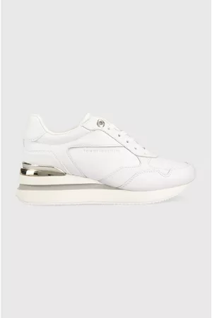 Tommy Hilfiger Kobieta Trampki - Sneakersy WEDGE SNEAKER WITH GOLD kolor biały FW0FW07031