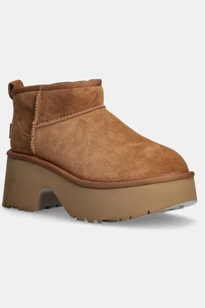 UGG śniegowce zamszowe Classic Ultra Mini New Heights damskie kolor 1158311-CHE