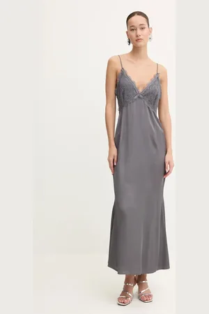 Never Fully Dressed Sukienka Reha kolor maxi rozkloszowana NFDDR1612