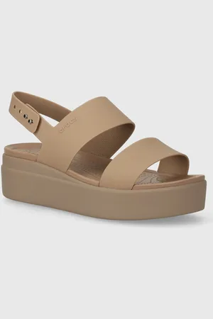 Crocs Klapki Brooklyn Low Wedge damskie kolor na platformie 206453