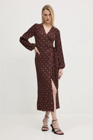 Never Fully Dressed Sukienka Plisse kolor midi prosta NFDDR1932