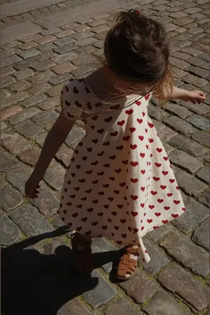 Konges Sløjd Sukienka bawełniana dziecięca CLASSIC SS DRESS GOTS kolor mini rozkloszowana KS102546