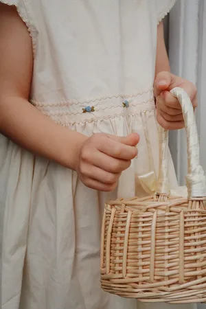 Konges Sløjd Sukienka bawełniana dziecięca CELEBRATION AALIYAH DRESS GOTS kolor mini rozkloszowana KS103576