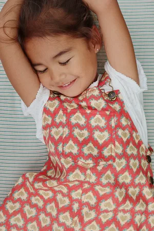 Konges Sløjd Sukienka FRANKIE OVERALL DRESS GOTS kolor maxi rozkloszowana KS103181