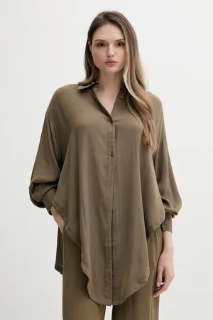 Guess Koszula NOEMI damska kolor relaxed z kołnierzykiem klasycznym E5GH03 WH5E0