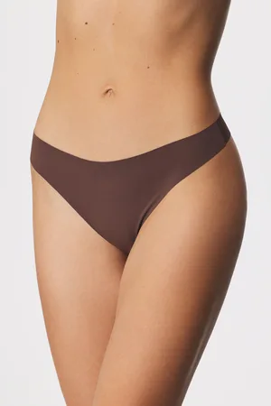 Vanity Fair Women's Nearly Invisible Thong Panty 18241, Cappuccino
