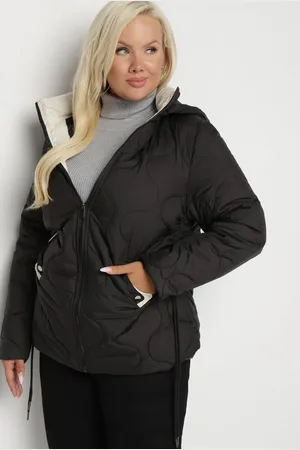 The Other Czarna Pikowana Kurtka Plus Size z Odpinanym Kapturem i Wsuwanymi Kieszeniami Anselie