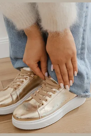 INNY Złote Płaskie Sneakersy Vices z Metalicznym Wykończeniem Syliyana