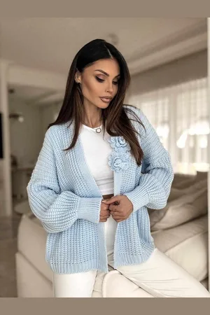 Butiklalala Sweter błękitny z kwiatem Blue Eyes
