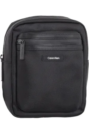 Calvin Klein Saszetka Reporterka CK Essential Conv Reporter S Ck Black K50K512227 BEH (CK571-a)