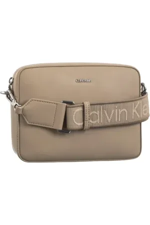 Calvin Klein Torebka Listonoszka CK Must Small Camera Bag Crockery K60K613145 W75 (CK631-a)
