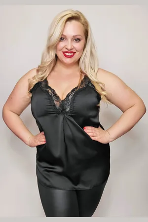 Producent Polski Don Satynowa koszulka z koronką plus size FIONI ( r. 44-56) BESTSELLER