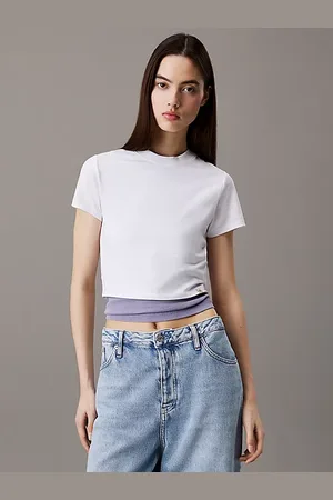 Calvin Klein T-shirt o skróconym kroju z bawełny ze streczem