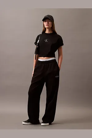 Calvin Klein T-shirt o skróconym kroju z monogramem