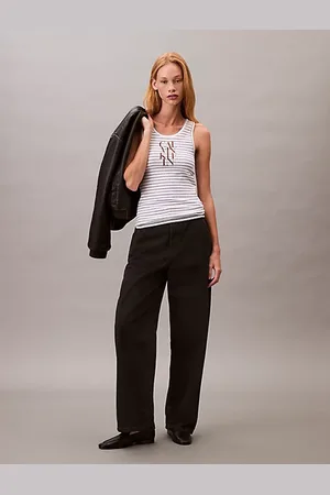 Calvin Klein T-shirt z logo o skróconym pudełkowym fasonie