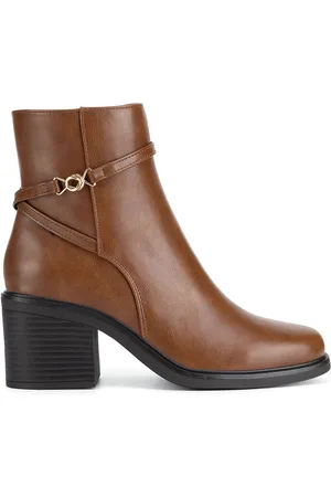 Clara Barson WYL4017-1