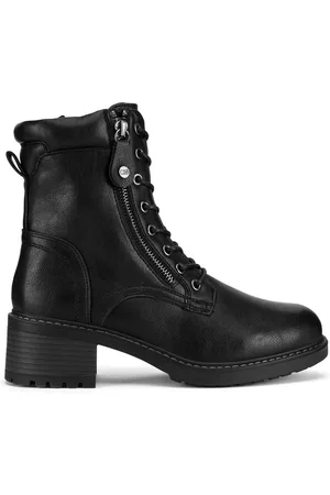 Clara Barson WYL3984-1