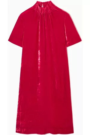 COS Kobieta Sukienki Aksamitne - VELVET HIGH-NECK DRESS