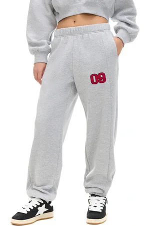 Cropp Jasnoszare dresowe joggery z naszywką
