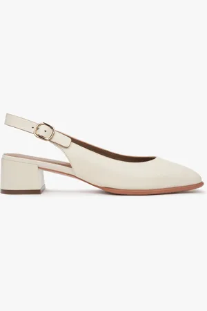 Estro Jasnobeżowe czółenka damskie typu slingback na niskim obcasie