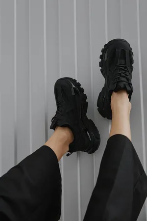 Estro Czarne sneakersy damskie na grubej podeszwie