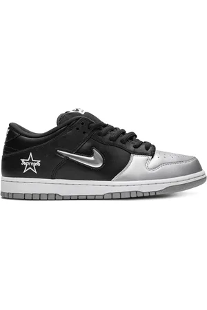 Nike X Supreme SB Dunk Low OG QS "Jewel Swoosh /Black" sneakers