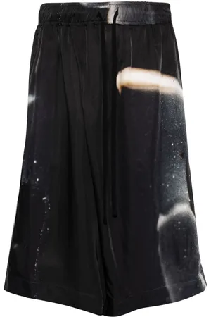 JULIUS Graphic-print bermuda shorts