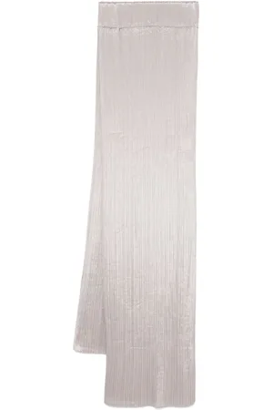 PLEATS PLEASE ISSEY MIYAKE Madame-T February scarf