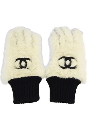 CHANEL 1990-2000 fur gloves