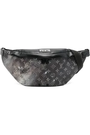 LOUIS VUITTON Discovery PM belt bag