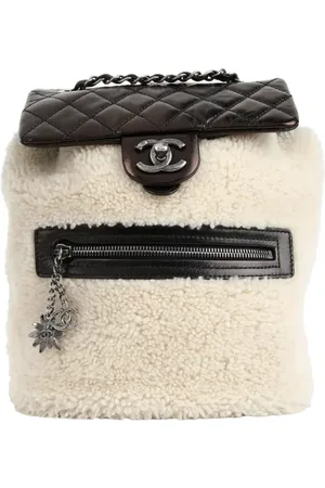 CHANEL 2015-2016 Mountain shearling backpack