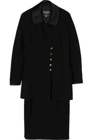 CHANEL 2000s Camellia-button wool skirt suit
