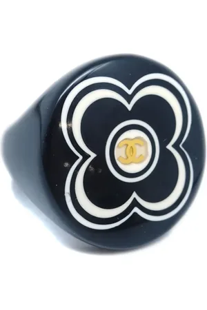 CHANEL 2001 CC signet ring