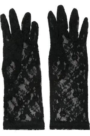 Ioana Ciolacu Brody short gloves