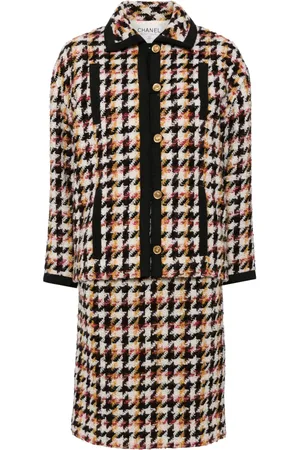 CHANEL 2001 tweed skirt suit