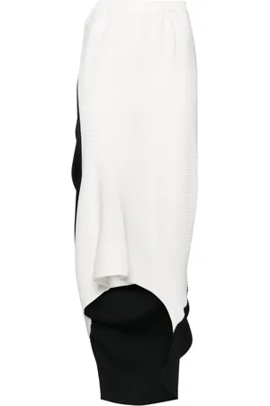 Issey Miyake Asymmetric ribbed midi skirt