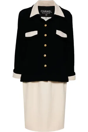 CHANEL Single-breasted bouclé skirt suit