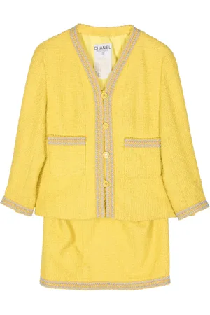 CHANEL 1994 single-breasted bouclé suit