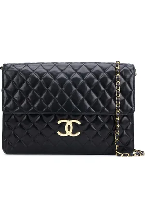 CHANEL Quilted shoulder bag