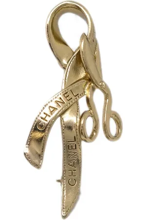 CHANEL 2002 brooch pin