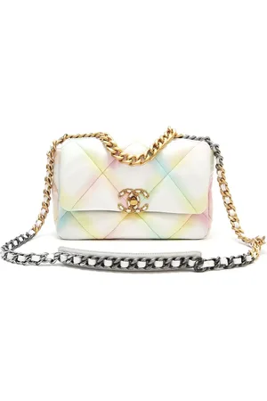 CHANEL 2022 medium 19 shoulder bag
