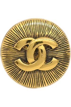 CHANEL 1980-1990 ribbed effect CC logo brooch