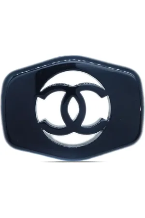 CHANEL 1997 cut-out CC brooch