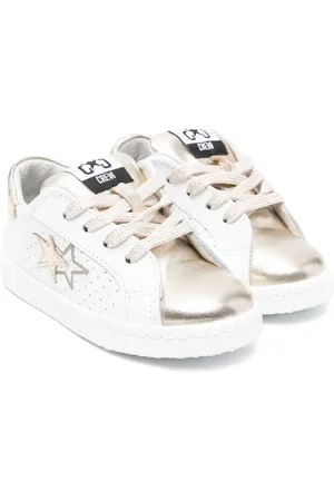 2 stars Leather sneakers